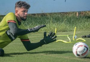 Vitória volta aos treinamentos