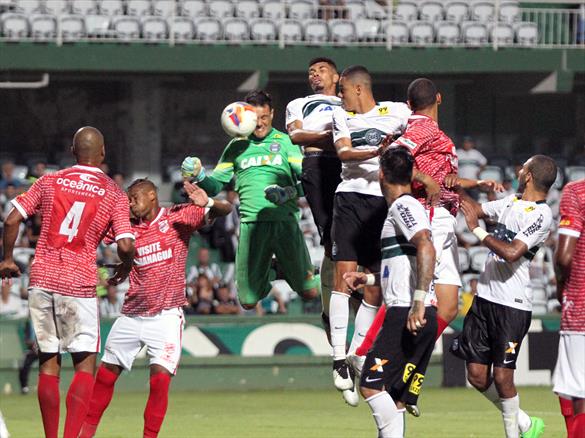 Wilson pode ser o novo goleiro do Vitória