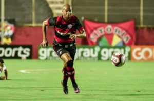 Dinei, atacante do Vitória