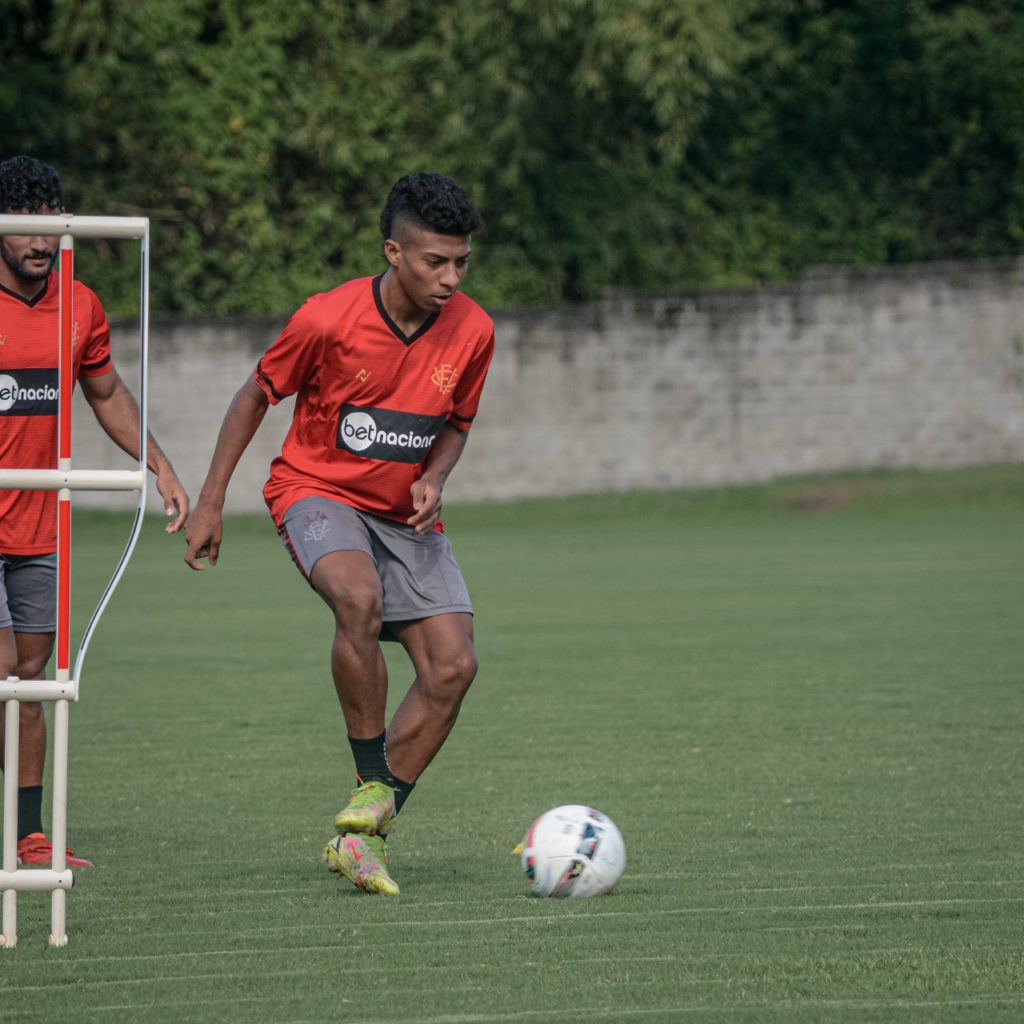 Vitória com mais tempo para treinar