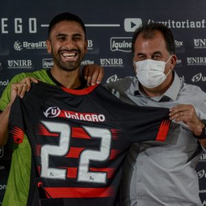 Tréllez foi apresentado pelo Vitória