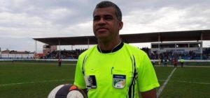 Vitória de olho na arbitragem