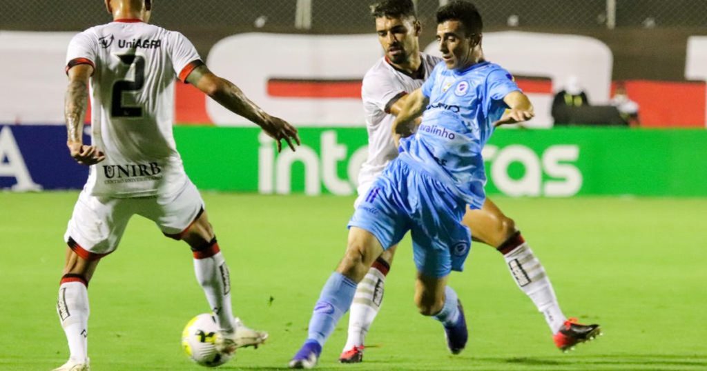 Vitória passa na Copa do Brasil