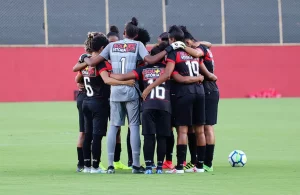 Vitória encerra o futebol feminino