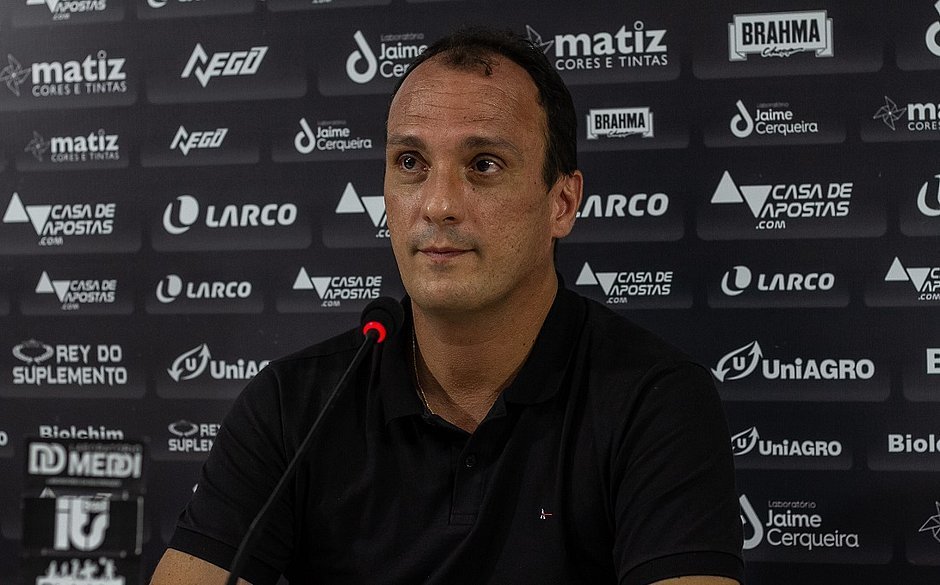 Alex Brasil fora do Vitória