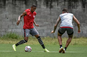 David segue como uma pedra no sapado do Vitória