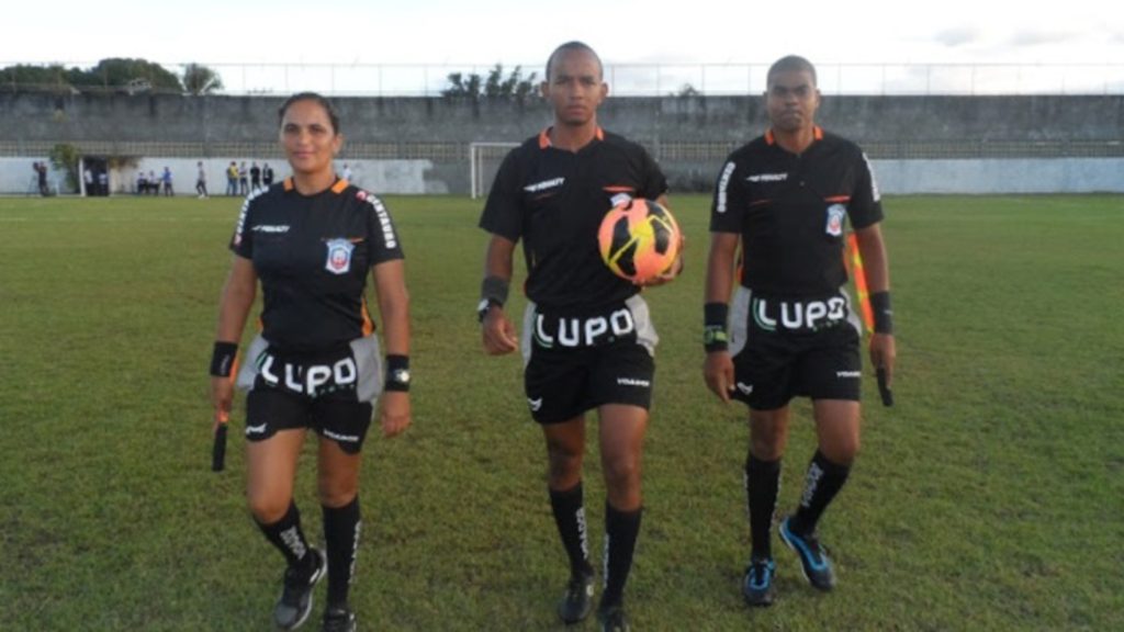 Vitória de olho na arbitragem