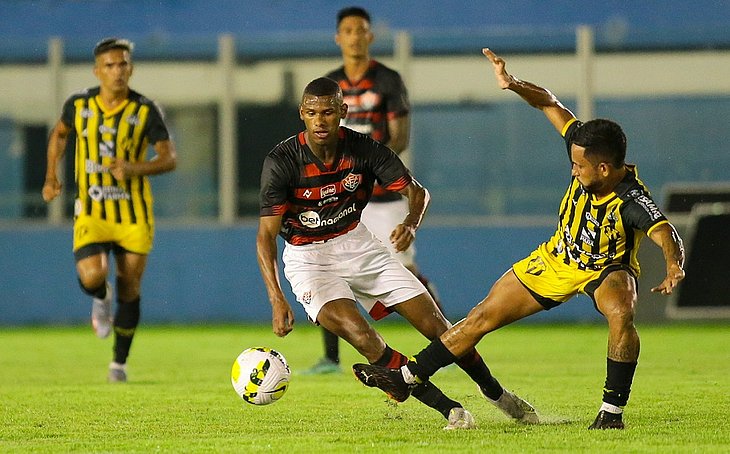 Vitória passa na Copa do Brasil