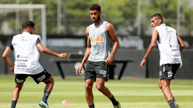 Vitória quer retorno de zagueiro