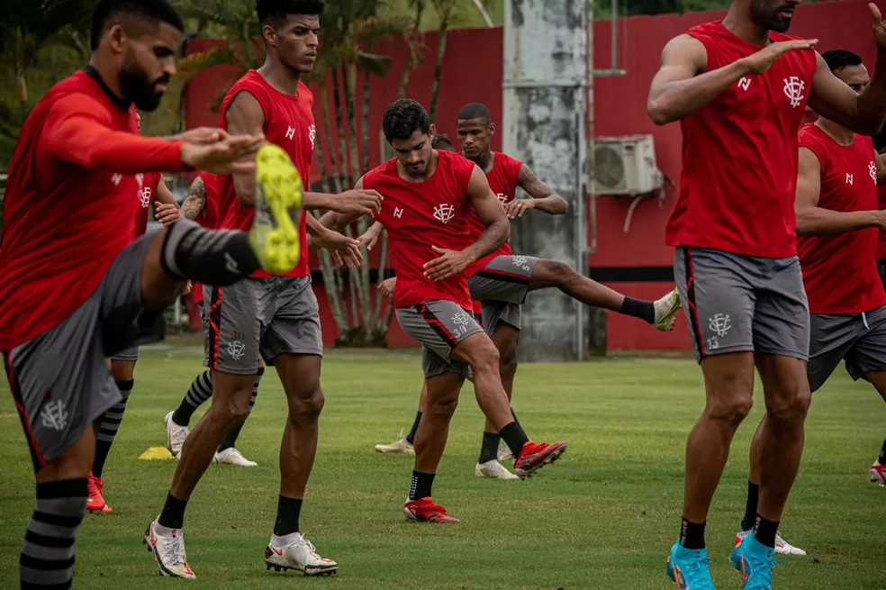 Vitória segue treinando