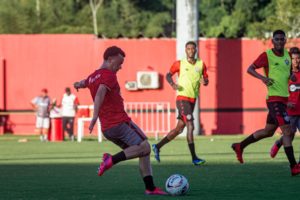 Vitória segue se preparando para encarar o Floresta