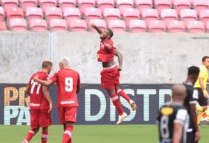 Vitória segue no mercado