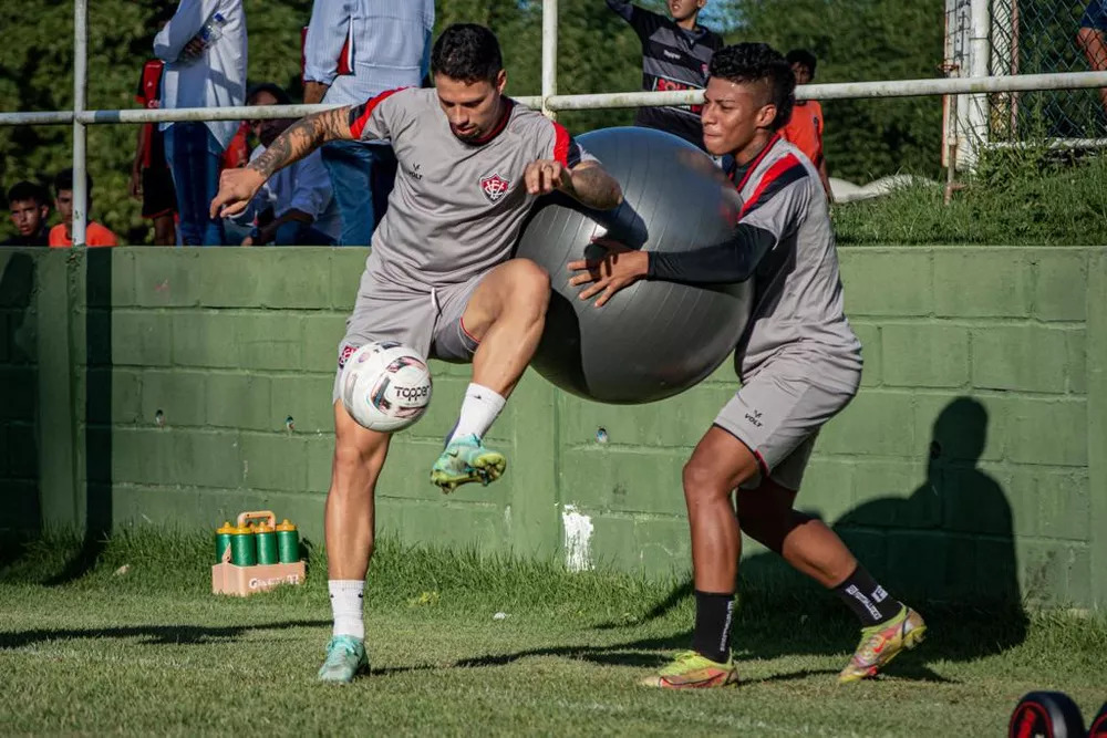 Rafinha e Alisson Santos treinando