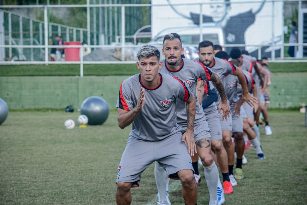 Vitória treinando 