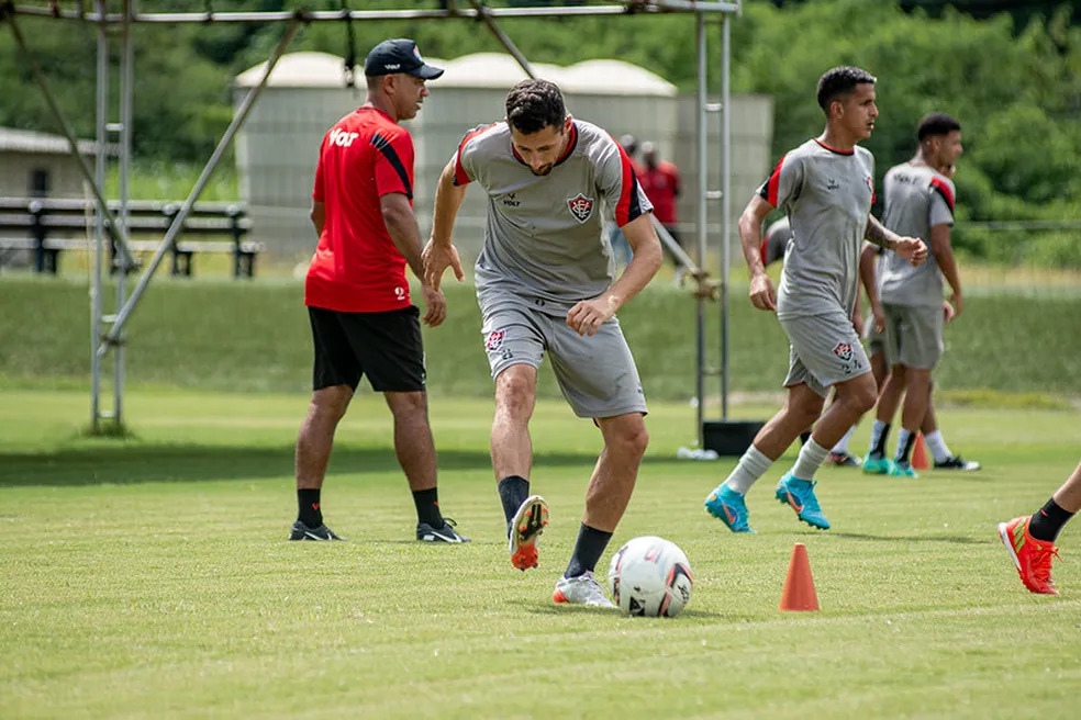 Wellington Nem treinando Vitória