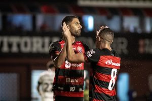 Tréllez e Gegê comemorando