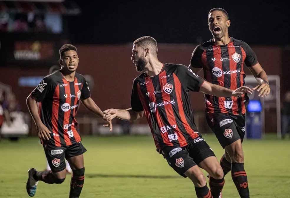 Wagner Leonardo comemorando