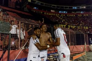Zé Hugo comemorando
