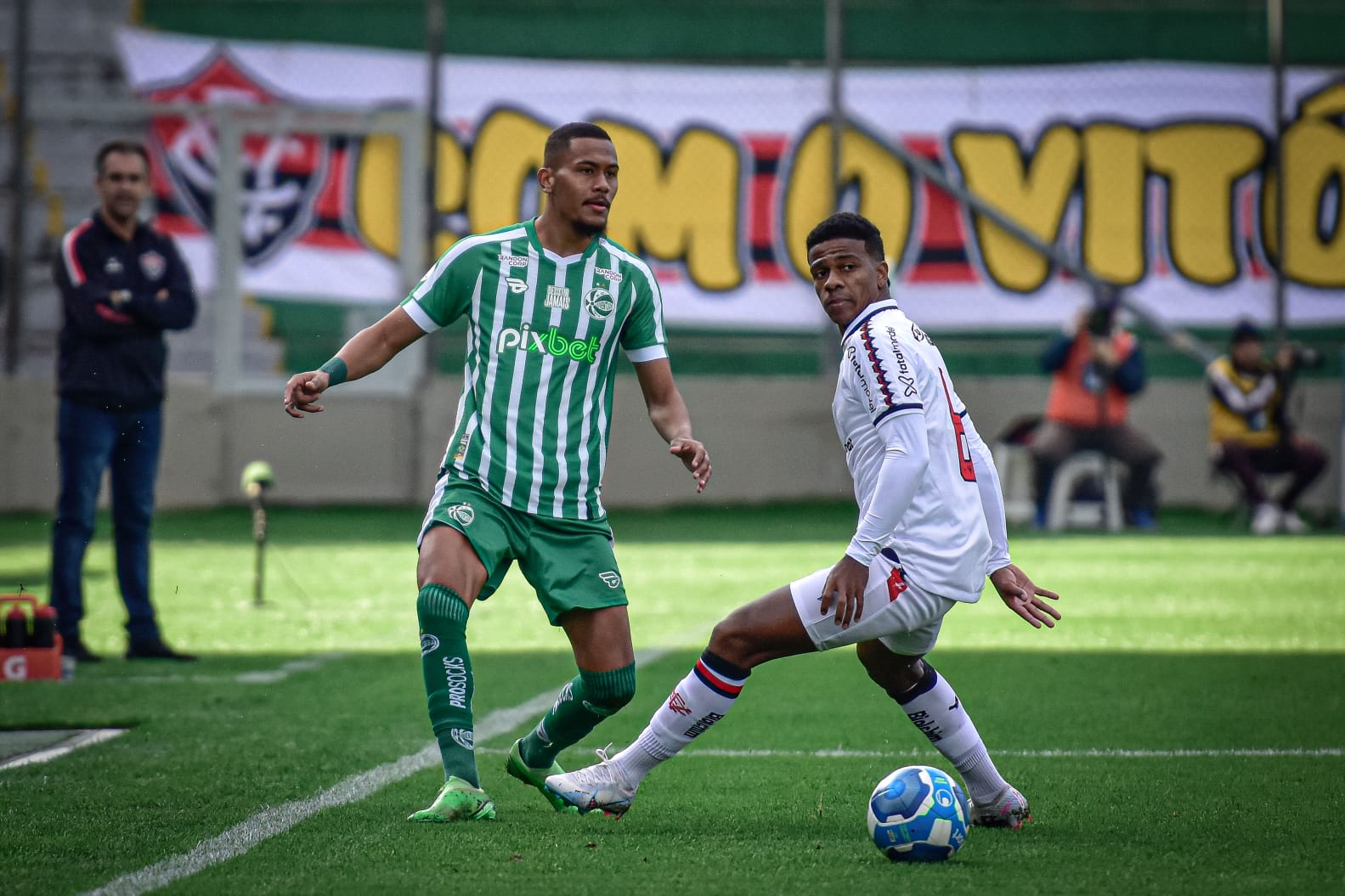 Melhor mandante da Série B, Vitória recebe o Juventude em jogo crucial na  disputa pelo título - PRADO AGORA