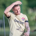 Léo Naldi, Vitória