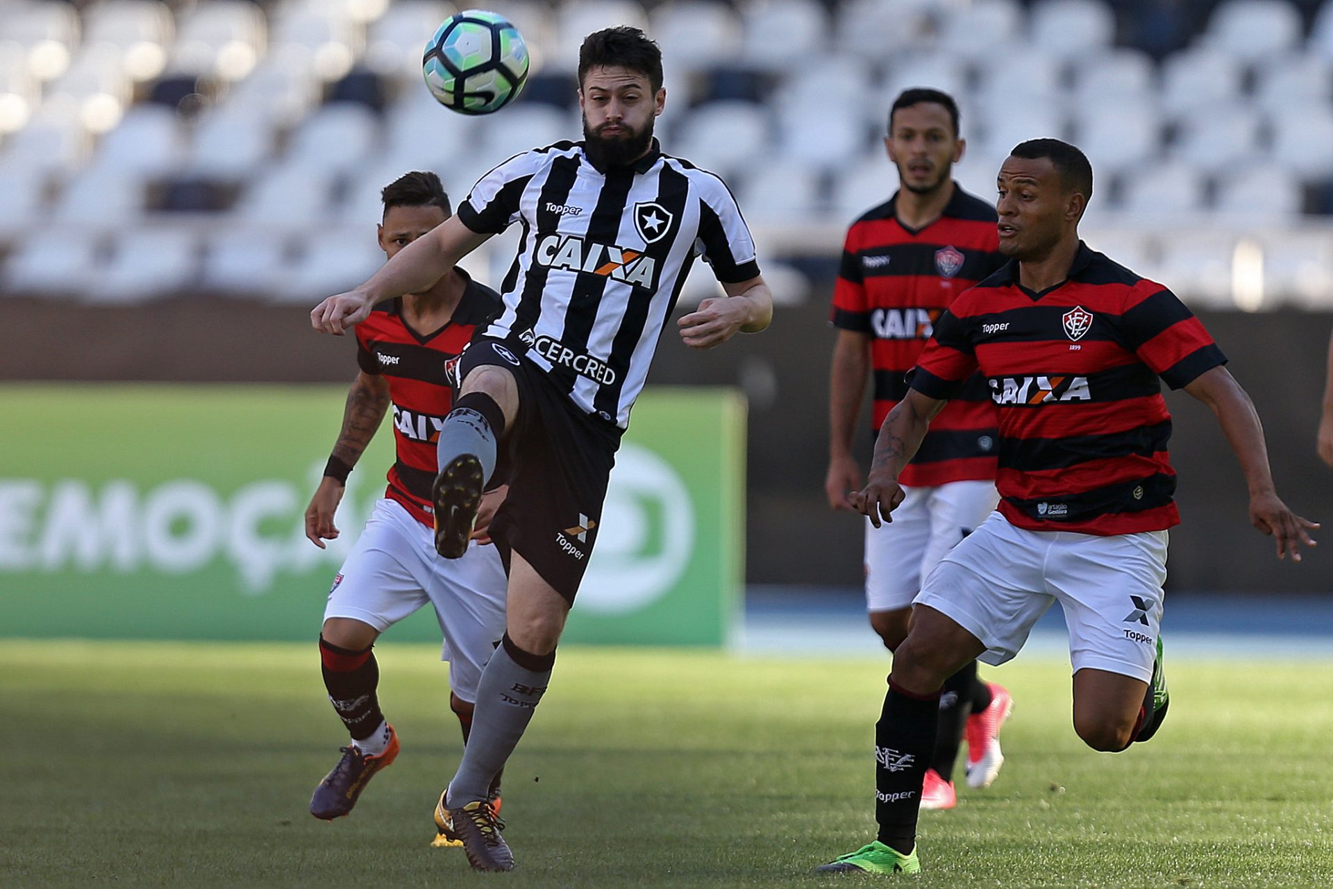 Vitória x Botafogo: Saiba como assistir ao jogo AO VIVO
