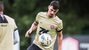 Claudinho, Vitória