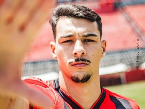 Claudinho, Vitória