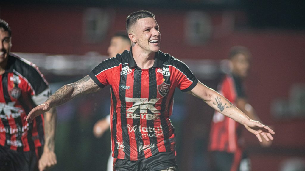 Renato Kayzer, Vitória