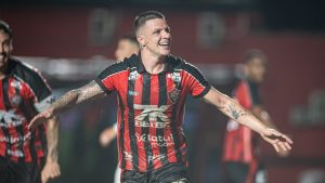 Renato Kayzer, Vitória