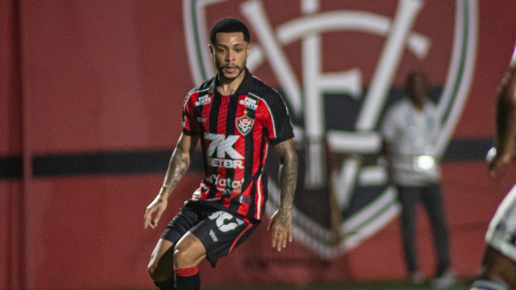 Matheuzinho, Vitória