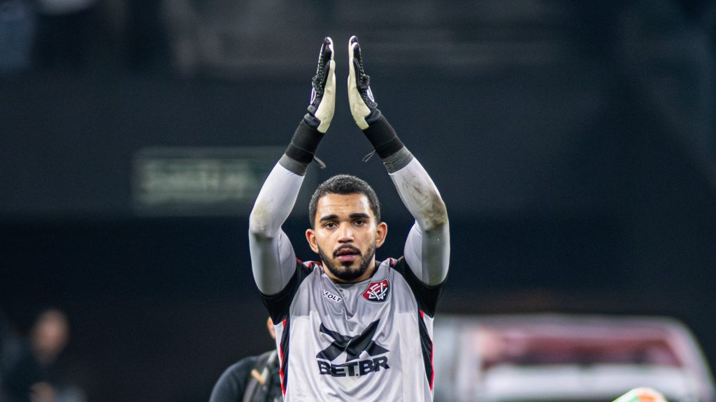 Lucas Arcanjo, Vitória