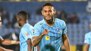 Ismael Diaz longe do Vitória