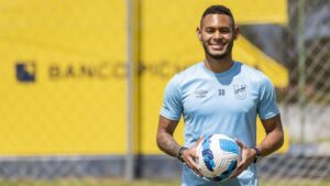 Vitória mira chegada de Ismael Díaz