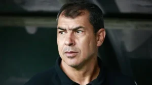 Apesar da derrota, Fábio Carille manda recado para torcida do Vitória: "Não podemos abaixar a cabeça"