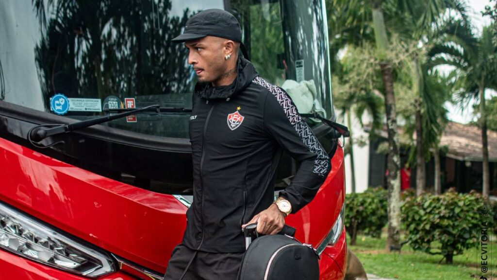 Vitória segue viagem para Porto Alegre com três reforços no elenco; veja detalhes