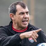 Fábio Carille comanda o primeiro treino pelo Vitória — Foto: Victor Ferreira / EC Vitória