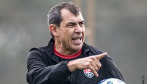 Fábio Carille comanda o primeiro treino pelo Vitória — Foto: Victor Ferreira / EC Vitória