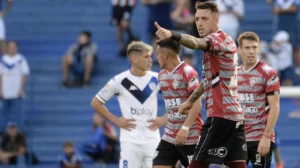 Bomba no Barradão! Vitória acerta com artilheiro uruguaio e dá chapéu em clubes árabes