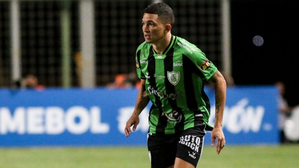 Vitória de olho em Marlon