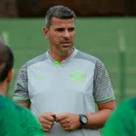 Mário Henrique, técnico do sub-20 do Vitória — Foto: Rosiron Rodrigues/GEC