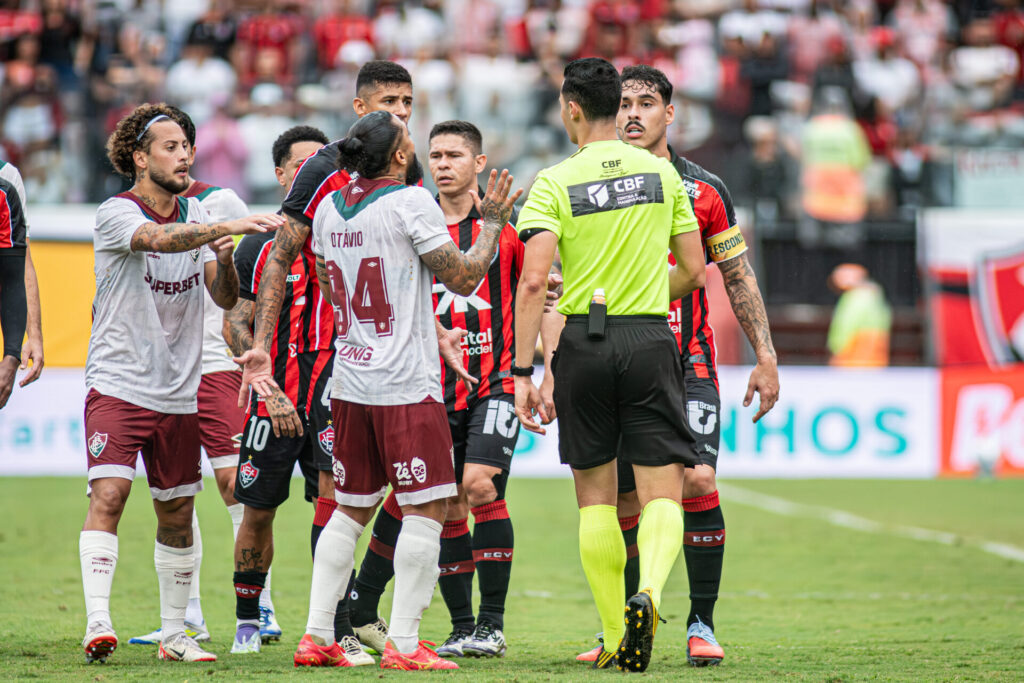 Vitória perde para o Fluminense