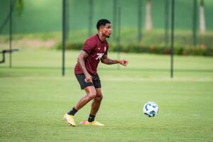 Jamerson em treino do Vitória — Foto: Victor Ferreira