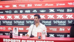 Gustavo Vieira, Vitória