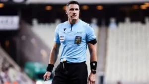 Vitória de olho na arbitragem