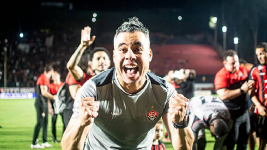 1376453_med_.jpg (1) Jair Ventura, Vitória