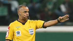 Vitória de olho na arbitragem