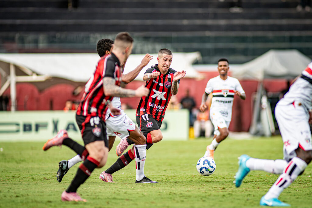 Vitória vence o São Paulo