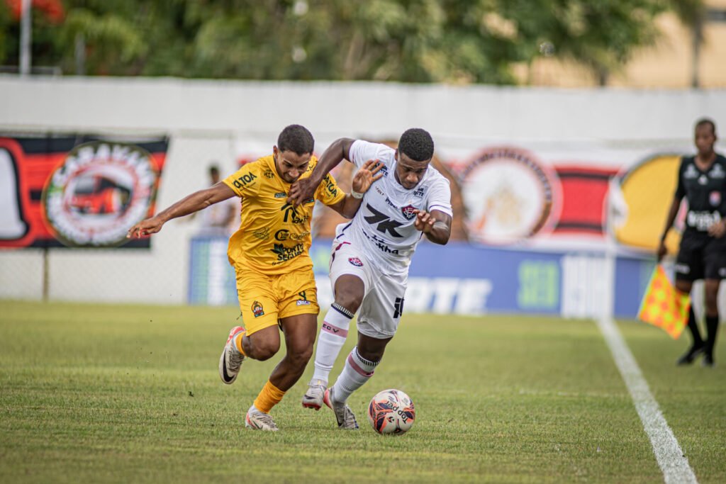 Vitória e Porto empatam