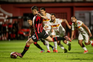 Vitória vence a Juazeirense, Renato Kayzer