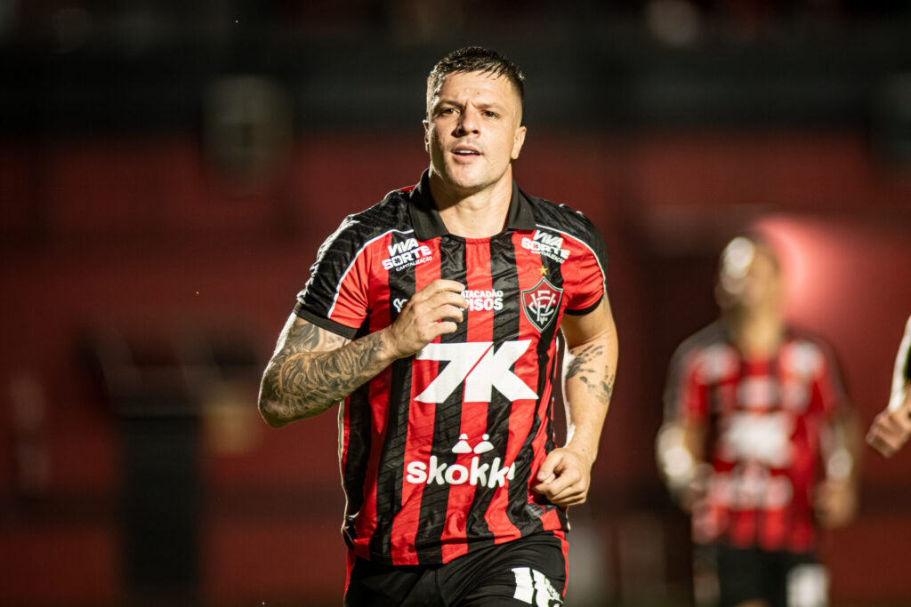 Vitória vence a Juazeirense, Renato Kayzer
